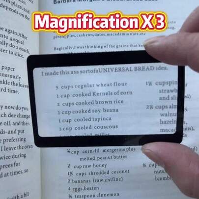 2个便携式卡片大小放大镜，3倍放大倍率，菲涅尔透镜，适用于阅读、口袋放大镜、手持旅行放大镜，适合老年人和低视力人士使用，可用于书籍、报纸、地图检查，轻薄便携，信用卡大小，可作为应急放大镜，适合作为礼物、课堂用品、办公用品和家用。