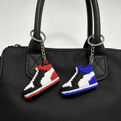 1个多色创意积木鞋钥匙扣挂件，卡通新奇包包挂饰，女士适用，男士汽车钥匙链，学生背包装饰，情侣礼物