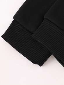 This Hoodie Features A Design Based On The Classic Disney Characters Stitch And Angel, With A Lively And Fun Pattern That Incorporates Cute Heart Elements And Adorable Alien Pet Motifs. The Fabric Is Soft And Warm, Making It Perfect For Everyday Wear, Family Outings, And Various Other Occasions. - 黑色 - 查看 5