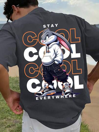 Áo thun rộng rãi cho bé trai, in hình thỏ phong cách đường phố, khẩu hiệu "STAY COOL EVERYWHERE" (Luôn mát mẻ ở mọi nơi), họa tiết chữ "COOL" lặp lại, kiểu dáng thoải mái, phù hợp cho mùa tựu trường, phong cách đường phố, mặc hàng ngày, mùa hè.