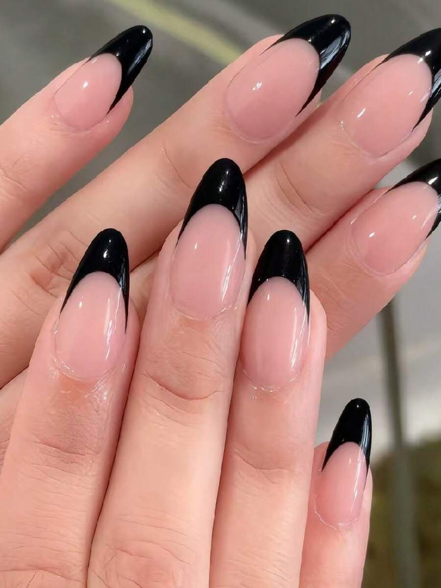 24片杏仁形可重复使用美甲贴片，黑色亮面法式美甲设计，包含1个指甲锉和1瓶果冻胶，适合女性和女孩日常佩戴，也适合情人节派对。 - 黑色 - 查看 1