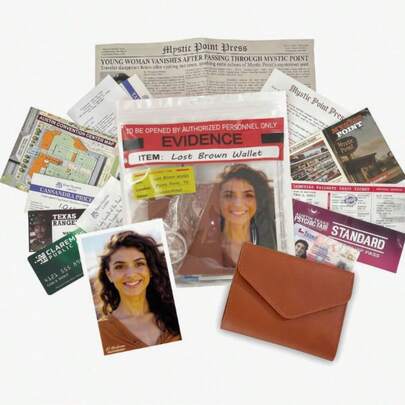 谁杀了塔拉·诺布尔？悬案侦探游戏——沉浸式解谜游戏，围绕一个丢失的钱包展开，你能破案吗？这是一款悬案解谜游戏，玩家可以扮演侦探，进行恶作剧、犯罪现场分析，利用纸质线索，体验引人入胜的剧情，享受多人互动游戏的乐趣。非常适合家人、朋友和同学一起玩，是派对游戏的理想之选。圣诞节