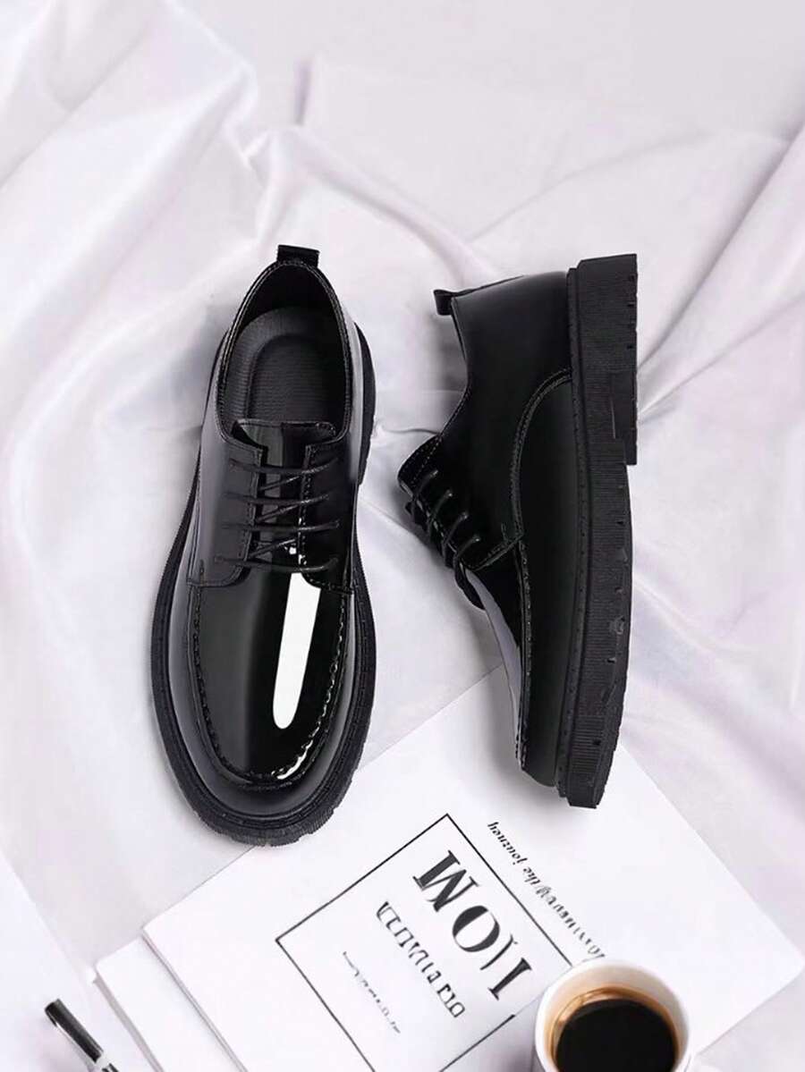 2026 Nuevos zapatos de vestir de cuero casuales de negocios para hombres de primavera, zapatos de vestir con aumento de altura invisible, zapatos formales cómodos, transpirables y suaves, versátiles y adecuados para todos los hombres y mujeres - Negro - Ver 1