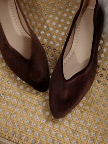 宽楦女士舒适软底时尚尖头加宽套脚鞋，优雅款式，适合四季日常穿着和通勤，深棕色芭蕾平底大码鞋 - 深棕色(金絲絨) - 查看 7