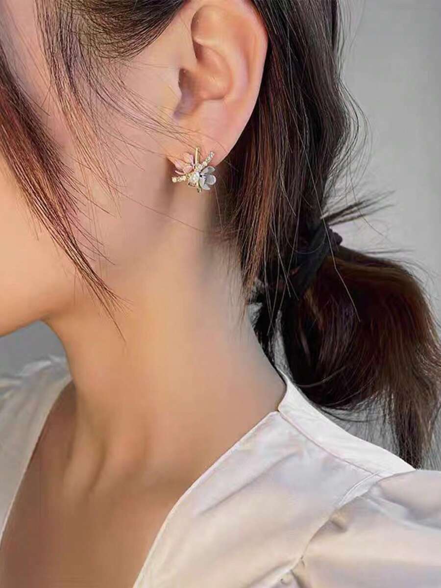 1件韩式小巧艺术3D花朵耳钉，甜美个性简约小耳环 - 耳環 - 查看 1