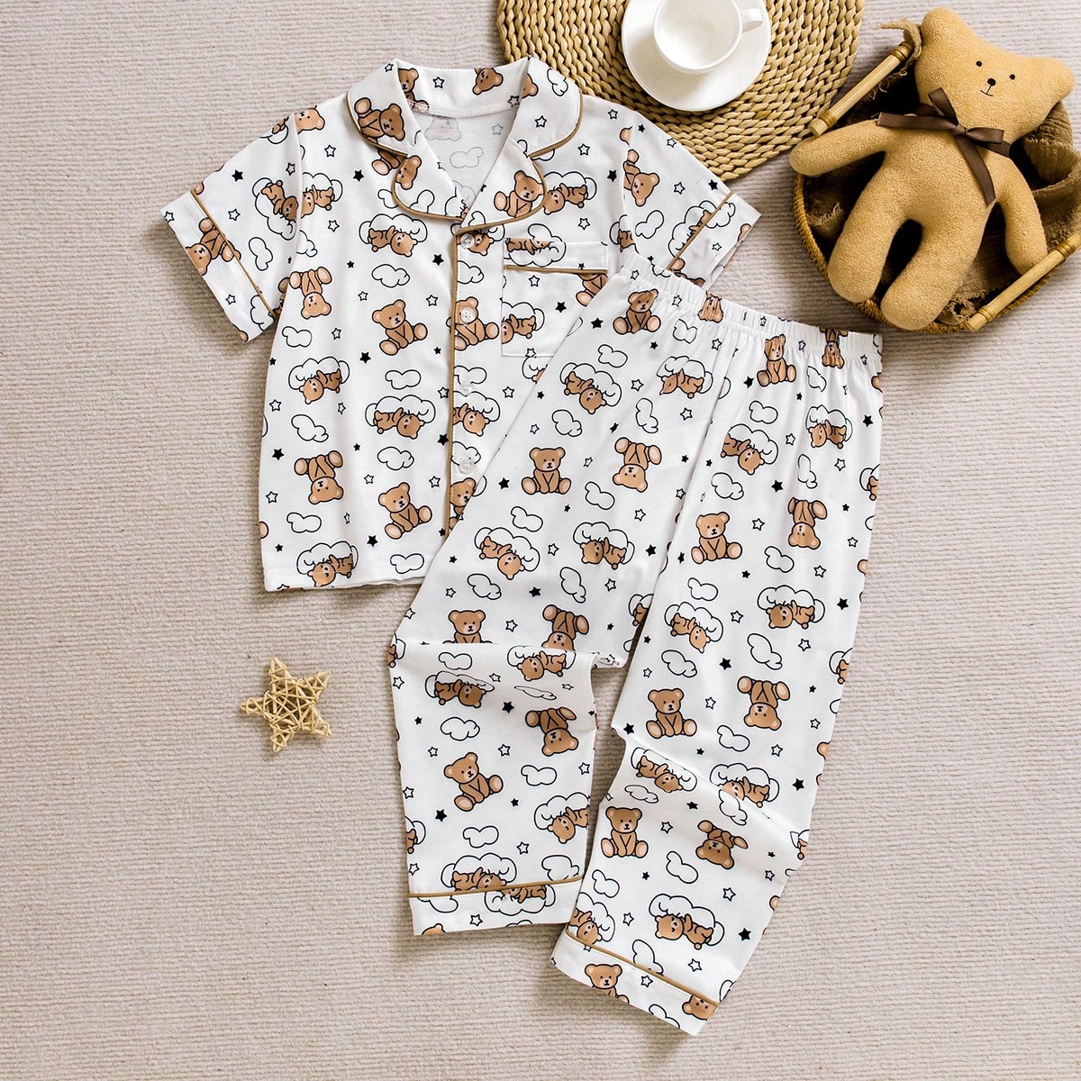 Set de 2 piezas de pijama con estampado de oso lindo, con top de manga corta y pantalones, adecuado para niñas de 4 a 7 años para uso diario