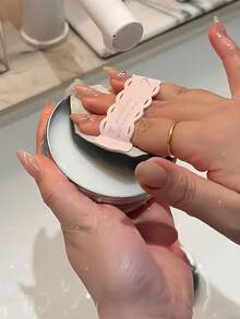 1块化妆刷清洁皂，通用型，适用于粉扑和化妆刷，有效清洁残留的化妆品污渍。 - 固體 - 查看 8