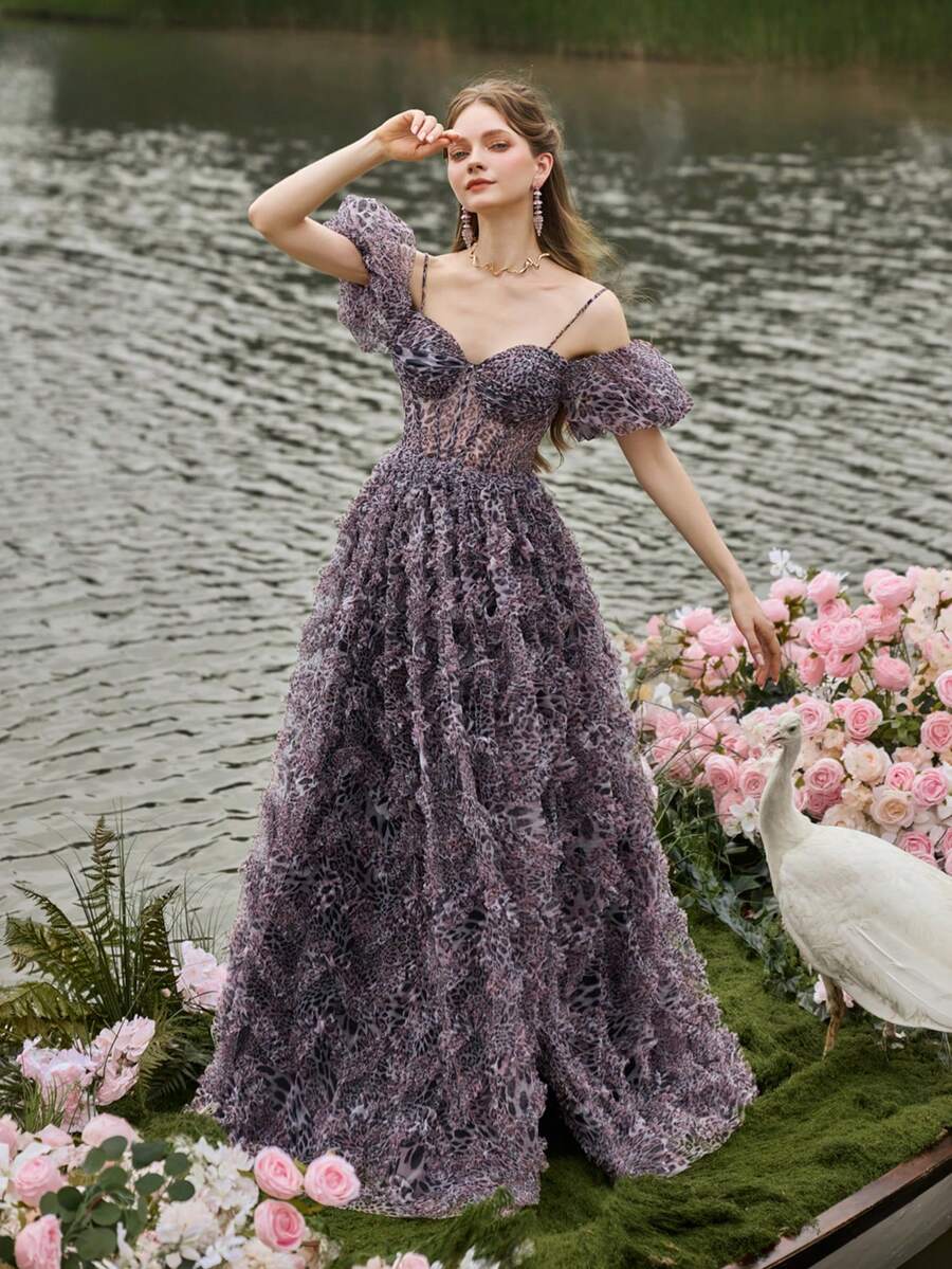 Faeriesty Đầm maxi họa tiết da báo thanh lịch, với dây đeo chéo và chi tiết xếp ly bồng bềnh, phần thân trên ôm eo và chân váy xếp tầng họa tiết da báo, phù hợp cho các buổi ra mắt thảm đỏ và các show thời trang mùa xuân, tiệc tùng, đám cưới màu hồng. - Hồng - Xem 1