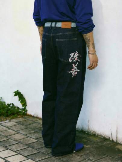 Quần jeans nam dáng rộng, ống thẳng, màu trơn, thêu họa tiết, thiết kế thời trang đường phố, phù hợp mọi mùa.