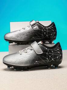 1 Paar professionelle Fußballschuhe für Jugendliche, aus PU-Leder gefertigt, geeignet für Jungen und Mädchen. Minimalistisches und komfortables weiches Obermaterial-Design, mit langem Stollen Anti-Rutsch-Funktion und Klettverschluss, geeignet für ganzjährigen täglichen Sportgebrauch - Silber - Übersicht 2