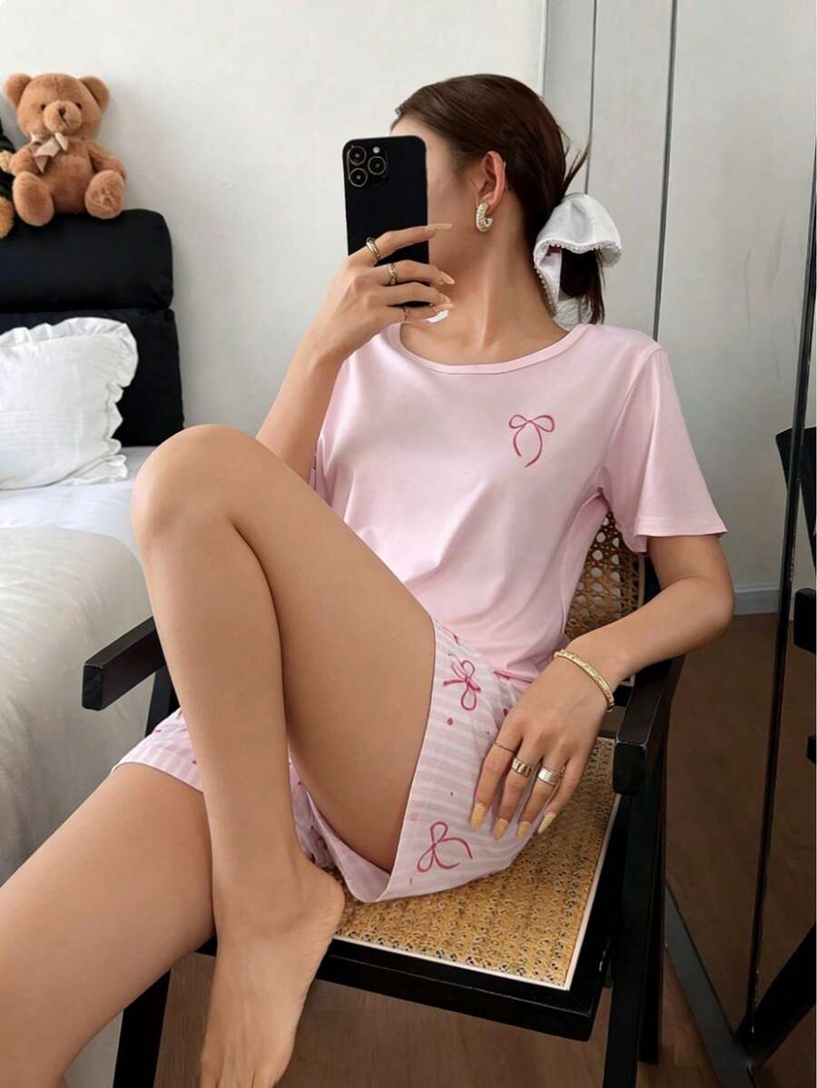 Dreamivo 两件套女士睡衣套装，柔软轻盈家居服，蝴蝶结印花时尚短袖和短裤，适合春夏穿着 - 淺粉色 - 查看 1