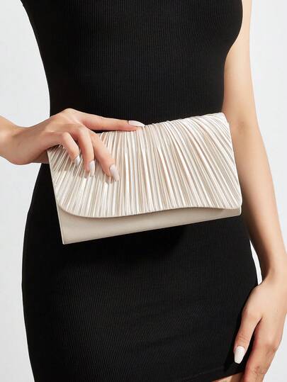 香槟色缎面褶皱信封式晚宴手拿包