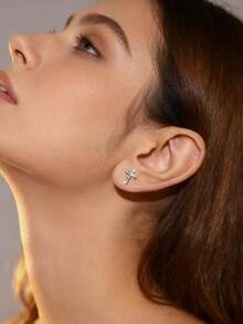 精致锌合金十字耳钉，闪亮水钻迷你耳钉，女士日常佩戴耳环 - 銀色 - 查看 3