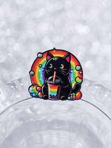 彩虹珍珠奶茶黑猫珐琅徽章，设计特色为彩虹渐变眼睛，黑猫手捧多层彩虹珍珠奶茶，周围环绕着彩色珍珠、爱心和彩虹光环，是猫咪爱好者、珍珠奶茶粉丝、彩虹美学爱好者和可爱徽章收藏家的完美配饰。 - 彩色 - 查看 9