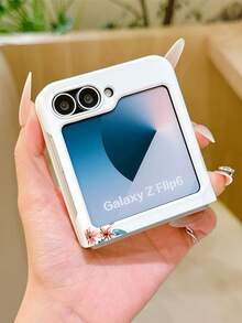 1pc Fashionable And Minimalist Skin Feel PC Material Cute And Minimalist Flower Element Folding Phone Case, Can Protect And Prevent Falling For: SamsungGalaxy Zflip 3/Zflip 4/Zflip 5/Zflip 6/Zflip 7/ Find N3 Flip/ Razr 50 Ultra/ Razr 60 Ultra/ Razr 60/ Rolla Razr 50/XiaomiMIX Flip/Galaxy Z Flip7 FE - White - View 4