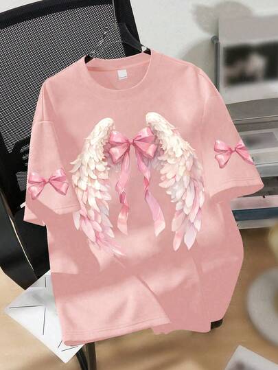 女童宽松印花T恤，粉色渐变蝴蝶翅膀和蝴蝶结印花，袖口蝴蝶结装饰，休闲宽松版型，适合返校、约会、休闲外出、夏季穿着