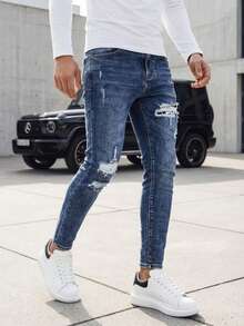 Calça jeans masculina slim-fit com detalhes desgastados e rasgados, pernas ligeiramente afuniladas, fechamento com zíper, 5 bolsos, jeans stretch com reforço em viscose, calça streetwear masculina, acabamento lavado, áreas desgastadas com forro. - Azul - Ver 2