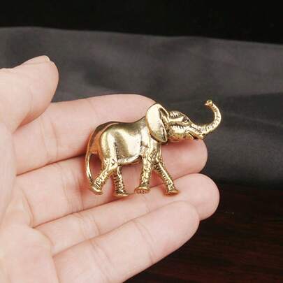 复古风格大象雕像，精致吉祥的桌面摆件，象征财富和好运，哑光金色小雕像，家居装饰，节日礼物 - 可收藏的黄铜动物雕塑，室内装饰，适用于家居、卧室、客厅 - 迷人的桌面装饰工艺品