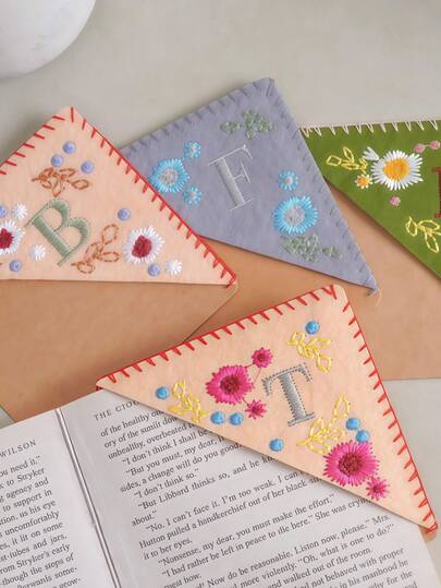 Personalized Initials Seasonal Embroidered Felt Corner Bookmarks, Embroidered Corner Bookmarks, 26 Letters And Four Seasons Bookmarks, Stylish, Simple, And Unique Personalized Gifts, Perfect For Book Lovers.
