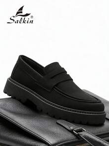 Salkin Giày lười nam thiết kế tối giản, giày casual tiện dụng, đế dày, chất liệu da lộn, màu trơn mềm mại. Sang trọng với giá cả phải chăng cho cuộc sống hiện đại. Giày công sở mũi tròn mềm mại, thoải mái, đế cao su thanh lịch, thích hợp cho các cặp đôi, đi chơi, công viên, tiệc tùng, đám cưới, kỳ nghỉ. Khuyến nghị nên chọn lớn hơn một size. - màu đen - Xem 11