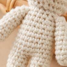 手工编织花朵兔子摇铃，婴儿摇铃，抓握玩具，内置铃铛，3D可爱造型，细节精致，吸引宝宝注意力，训练宝宝听力，完美的生日、万圣节、圣诞节宝宝礼物 - 彩色 - 查看 2