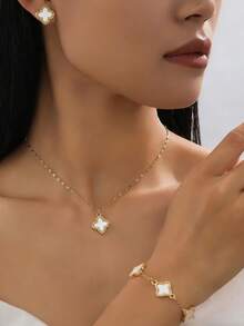 3pcs/Set Elegant Luxury Minimalist Cute Gold Clover Pendant Necklace, Bracelet, Earrings Jewelry Set, Suitable For Girlfriend, Wedding, Graduation, Date Gift - 1 Set Of Four-leaf Clover - View 1