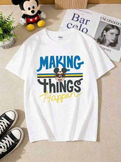  Disney Erkek Mickey Mouse Tişörtü, Retro Renk Bloklu Tasarımı ve İlham Verici "Hayallerine Ulaş" Sloganıyla Hem Günlük Kullanım Hem de Kutlama Etkinlikleri İçin Uygundur.