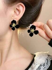 1 Par de Brincos de Botão Florais Elegantes e Aveludados Personalizados, Versáteis para Uso Diário, Festivais e Festas pelas Mulheres - flores flocadas - Visão 2