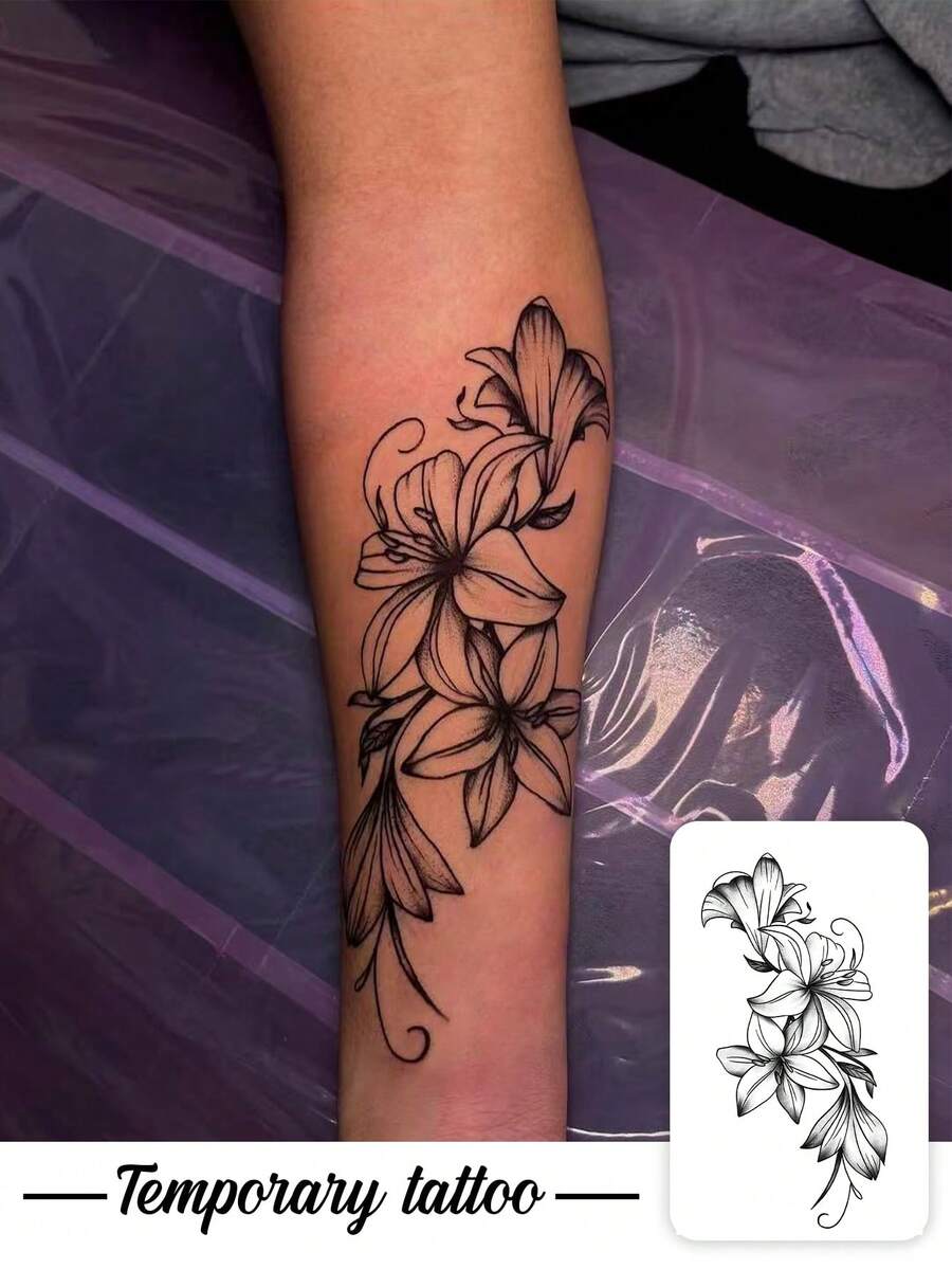 精心设计的逼真黑色百合花临时纹身贴纸，适用于派对、婚礼和特殊场合。这款花卉临时纹身贴纸以自然为灵感，可作为派对装饰，持续3-5天。 - 黑色 - 查看 1
