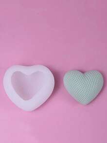 1pc 3-Inch Grid Heart Shaped Silicone Candle Mold, DIY Grid Heart Shaped Scented Candle Silicone Mold, Valentine's Day Heart Shaped Silicone Mold - White - View 3