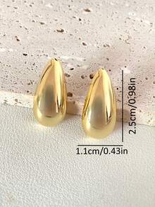 一对简约时尚经典水滴形耳环，百搭优雅，适合女性日常通勤和派对佩戴。 - 水滴耳釘 - 查看 5