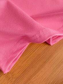 Áo thun croptop cho bé gái tuổi teen, in hình chữ "Smile" và trái tim, điểm nhấn trái tim trên tay áo, kiểu dáng thường ngày, thích hợp cho các sự kiện ở trường, đi chơi với bạn bè, mặc hàng ngày, mặc mùa hè. - Màu Hồng Tươi - Xem 4