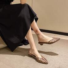 Zapatos de tacón para mujer Mules de tacón fino con punta afilada estilo media sandalia para mujer de Baotou. Novedad de verano. Sandalias versátiles de tacón alto. Sandalias de estilo romano. - Marrón - Ver 7