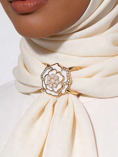 1Pc Faux Pearl Mountain Camellia Shaped Scarf Clips - Elegant Silk Scarf Buckle Rings For Shawl T-Shirt Hem, Multi-Functional Fashion Accessories For Women, Hijab Pins, Able Scarf Fixing