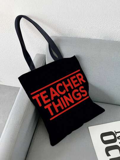1个双面印花手提袋，正面黑色底，红色字母印有“教师用品”字样。这款多功能购物袋可用于收纳、单肩背或作为多功能手提袋使用。它没有封口，结实耐用，可折叠。