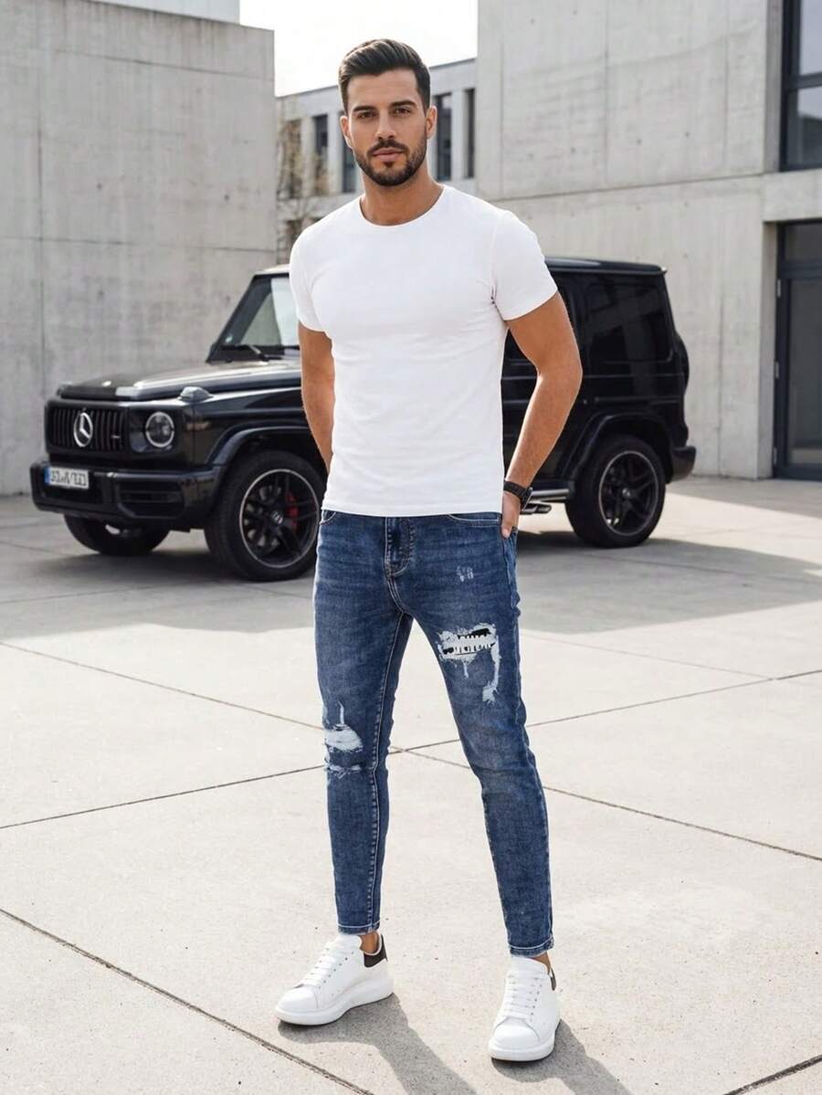 Calça jeans masculina slim-fit com detalhes desgastados e rasgados, pernas ligeiramente afuniladas, fechamento com zíper, 5 bolsos, jeans stretch com reforço em viscose, calça streetwear masculina, acabamento lavado, áreas desgastadas com forro. - Azul - Ver 1