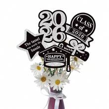 Conjunto de 5 enfeites de papel para vasos com o tema da formatura de 2026. Ideais para decoração de festas e cerimônias de formatura. Perfeitos para montar seu próprio vaso. Perfeitos para parabenizar os formandos de 2026 pela formatura, decoração de casa e de quarto. Centro de mesa para festa de formatura, lembrancinha para a turma, painel de fundo para festa de formatura e presente de formatura. - multicolorido - Ver 16