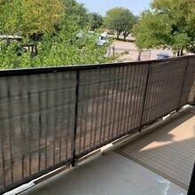 Malla de sombra para pérgolas, fabricada con material de alta densidad para protección solar y durabilidad. Cuenta con hebillas y ojales de cobre para facilitar su fijación en exteriores. Resistente a los rayos UV, ideal para patios e invernaderos. Entrega local desde México; incluye una cuerda de 5 metros de regalo. - Café marrón - Ver 6