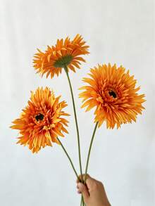 4 PIEZAS La flor artificial Gerbera es flexible y resistente al color, hecha de tela de seda, lo que la convierte en una opción ideal para paredes de flores DIY y decoraciones de escena. Estilo minimalista moderno, múltiples colores para elegir, cabezas de flores redondas - perfectas para jarrones de sala de estar y dormitorio, bodas, fiestas, decoración del hogar, decoración de escritorio y decoración de habitaciones festivas, decoración de primavera. - Multicolor - Ver 9