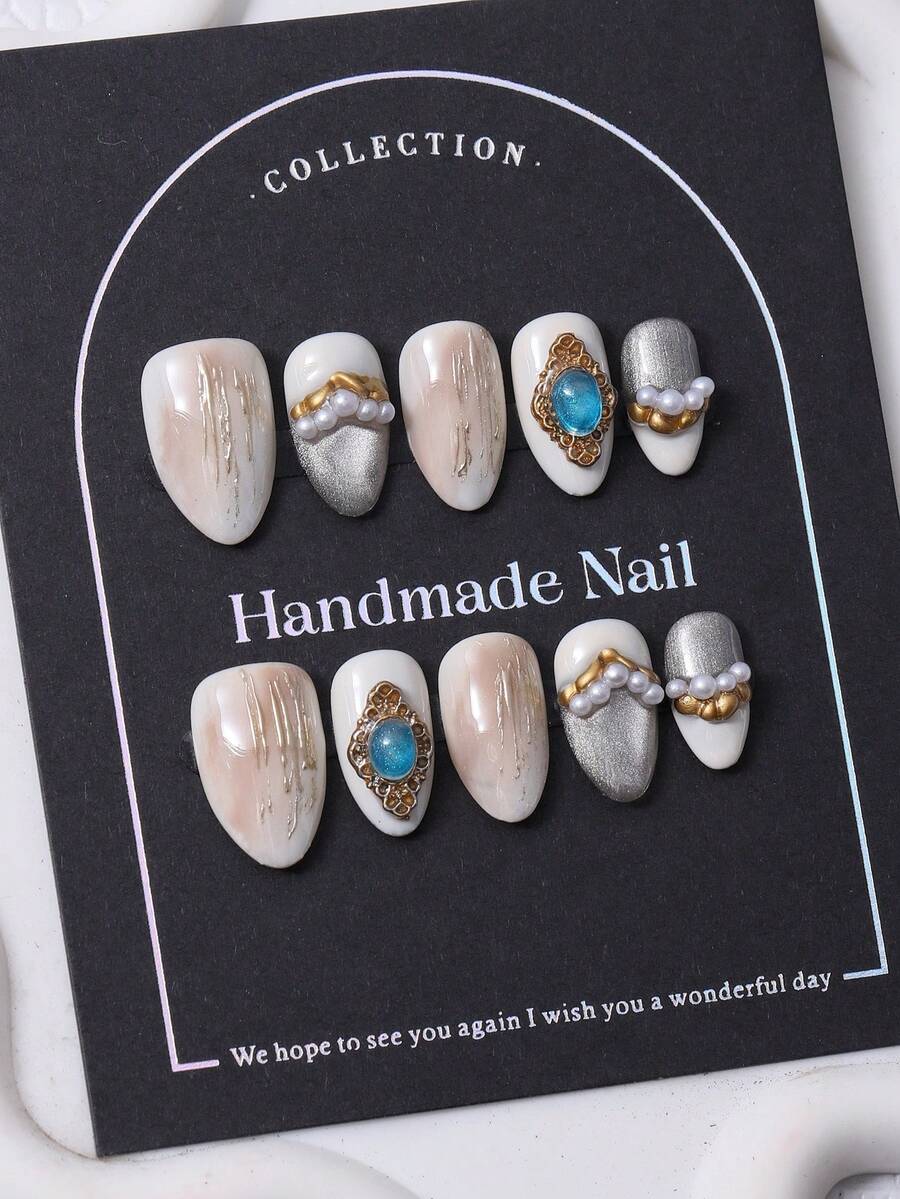 10片/套，欧美手工短杏仁形美甲贴纸，Y2K白色风格，3D手工金色蕾丝，手绘渐变设计，用于美甲装饰。包含1片果冻胶和1把指甲锉。非常适合日常使用，也适合科切拉音乐节派对等场合的装扮，是美甲贴片和美甲护理产品的理想之选。 - 白色 - 查看 1