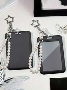 这款黑色卡包饰有星星和仿珍珠吊坠，可用作包包装饰、钥匙扣，或收纳身份证、明星卡、公交卡、餐卡、地铁卡、照片、地址卡、门禁卡等。它还可以用作保护套。无论是日常使用、装饰，还是作为礼物送给朋友、家人或爱人，都是完美之选。它也是情人节、生日、母亲节和开学季的理想礼物。 - 彩色 - 查看 6