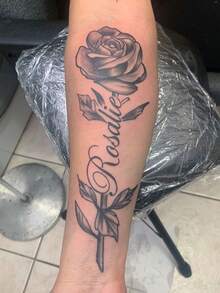 1pc Fashionable Waterproof Floral Rosalie English Temporary Tattoo, Suitable For Arm, Unisex, Design - Black - View 3