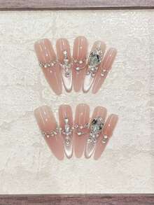 芭蕾舞鞋触手可及！10片手工制作的粉色长尖头美甲贴片，饰以银色猫眼，点缀手工链条，镶嵌椭圆形水钻，尽显奢华高端质感。适合约会、朋友聚会、日常佩戴，提亮肤色，提升精致气质。也适合出席音乐会等场合。可重复使用的手工按压式美甲套装，包含果冻胶水和一把迷你指甲锉。 - 淺粉色 - 查看 5