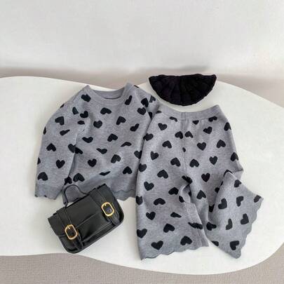 Bộ đồ dệt kim mùa xuân/thu cho bé gái, gồm áo len dài tay họa tiết trái tim và quần dài, kiểu dáng thường ngày, đa năng.