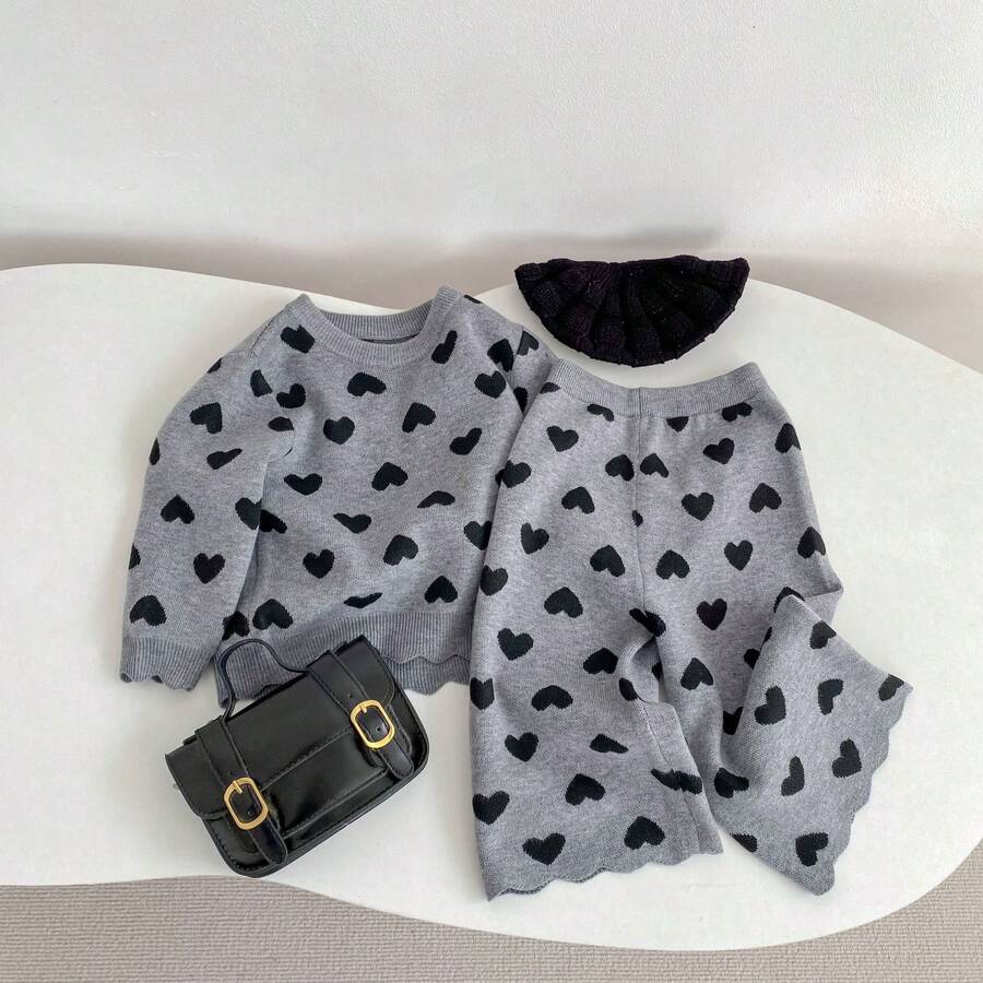 Bộ đồ dệt kim mùa xuân/thu cho bé gái, gồm áo len dài tay họa tiết trái tim và quần dài, kiểu dáng thường ngày, đa năng.
