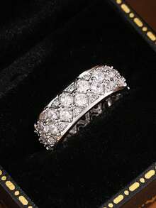 Fashion Four-Claw Round Geometric Ring, Jewelry Gift For Women On Valentine's Day - White - View 1