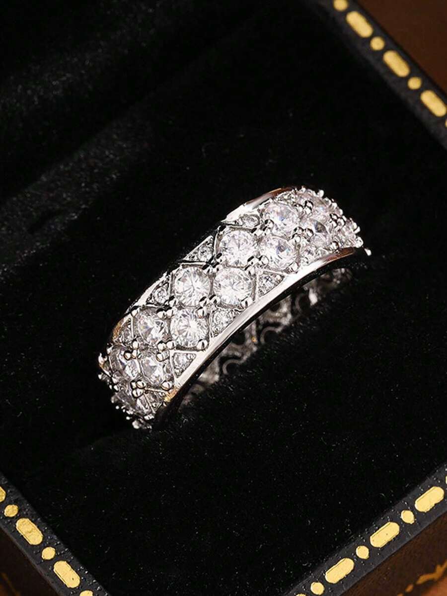 Fashion Four-Claw Round Geometric Ring, Jewelry Gift For Women On Valentine's Day - White - View 1