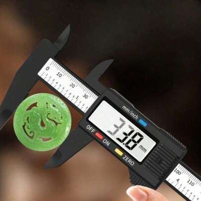 An Electronic Micrometer Measuring Tool With An LCD Display Screen, Using A Carbon Fiber Plastic Vernier Caliper And A Battery Powered Precision Measuring Instrument, Used For Daily Office Work - Measuring Range Up To 150mm