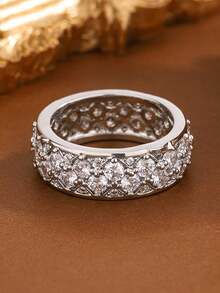 Fashion Four-Claw Round Geometric Ring, Jewelry Gift For Women On Valentine's Day - White - View 5