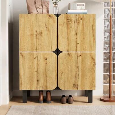 Dieser Einzigartig Gestaltete Schuhschrank Verfügt über Vier Türen, Verstellbare Einlegeböden, Schwarze Eisenbeine Und Gebogene Türen.